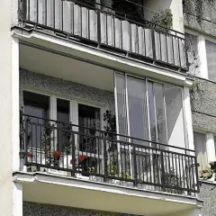 Jak zabudować barierki na balkonie w bloku i zyskać prywatność