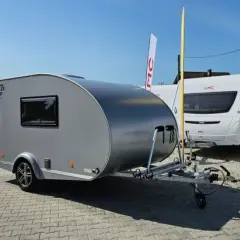 Ile kosztuje wynajem przyczepy kempingowej? Zaskakujące ceny i ukryte koszty