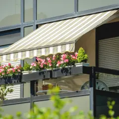 Skuteczne sposoby na osłonięcie balkonu w bloku dla większej prywatności