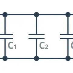 Schemat obwodu elektrycznego: trzy kondensatory C1, C2, C3 połączone równolegle.
