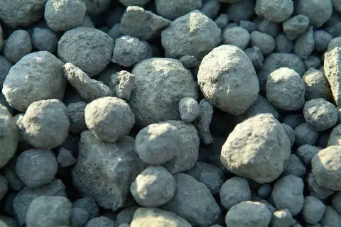 Kruszywo budowlane, które może posłużyć do produkcji betonu. Zastanawiasz się, ile kosztuje worek cementu?