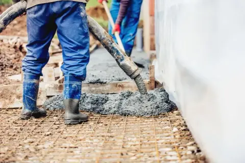 Betonowanie fundamentów. Sprawdzamy, jaka jest suchy beton cena 1m3, by rozpocząć prace.
