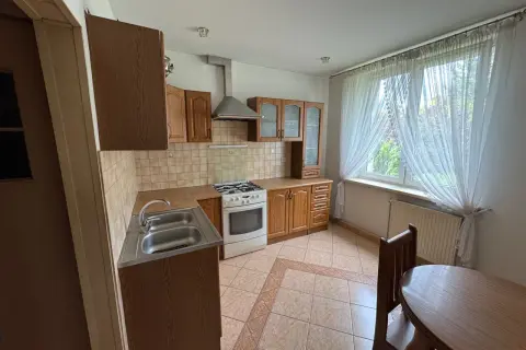 Ile kosztuje mieszkanie w bloku na wsi? Ceny, które zaskakują