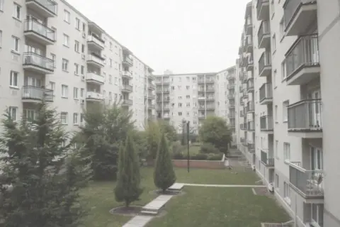 Czy można wykupić mieszkanie komunalne w Warszawie? Sprawdź warunki!