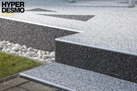 Nowoczesne schody z kamiennego dywanu. Estetyczny kamienny dywan koszt 1m2 to inwestycja w trwałość i styl.