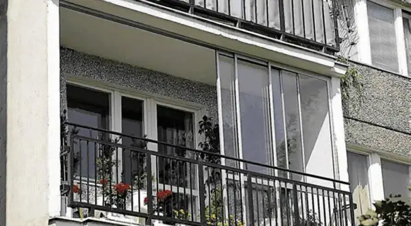 Jak zabudować barierki na balkonie w bloku i zyskać prywatność