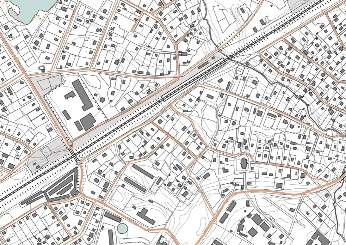 Szczegółowa mapa sytuacyjno wysokościowa z zaznaczonymi budynkami, drogami i liniami kolejowymi.