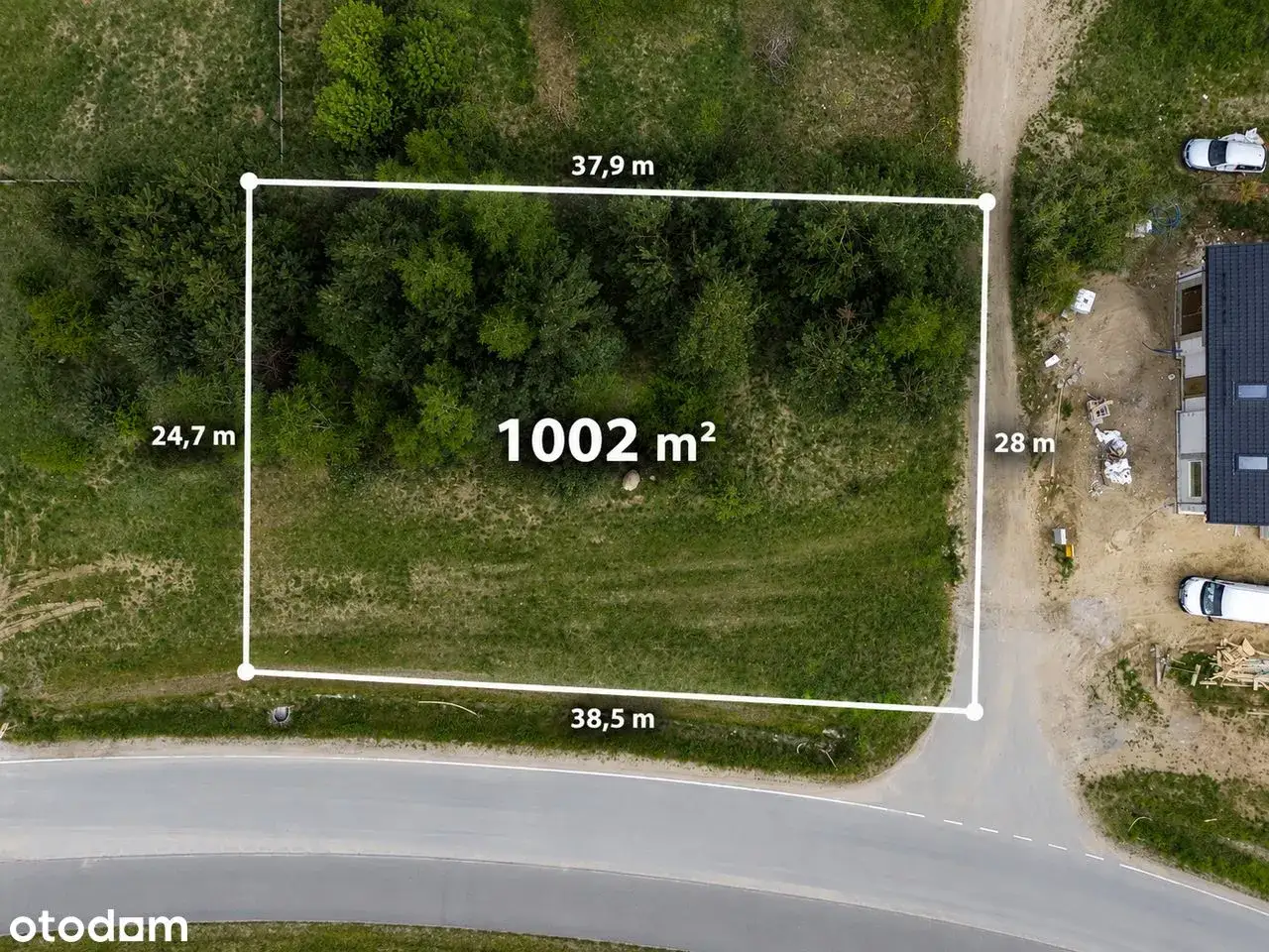 Działka budowlana 1002 m² z wymiarami 24,7x37,9 m. Sprawdź ceny działek budowlanych w tej okolicy.