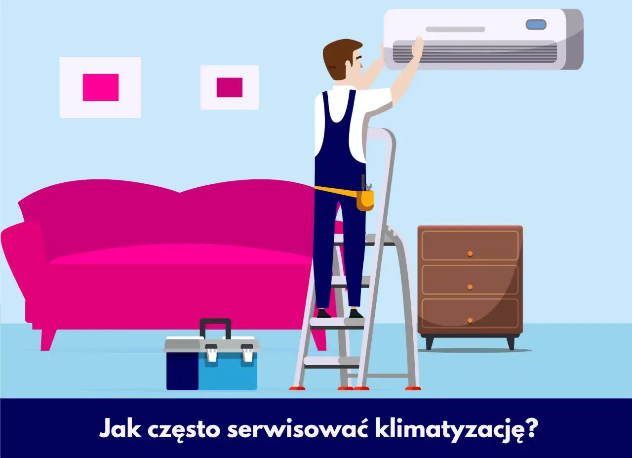 Technik na drabinie montuje klimatyzację. Obok stoi kanapa i skrzynka z narzędziami. Dowiedz się, ile kosztuje serwis klimatyzacji.