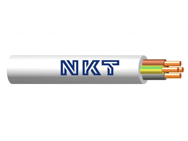 Biały kabel elektryczny NKT z widocznymi żyłami miedzianymi i izolacją w kolorze zielono-żółtym.
